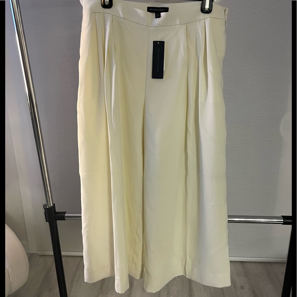NWT Banana Republic cream, lined dress pants, cropped, size 12.